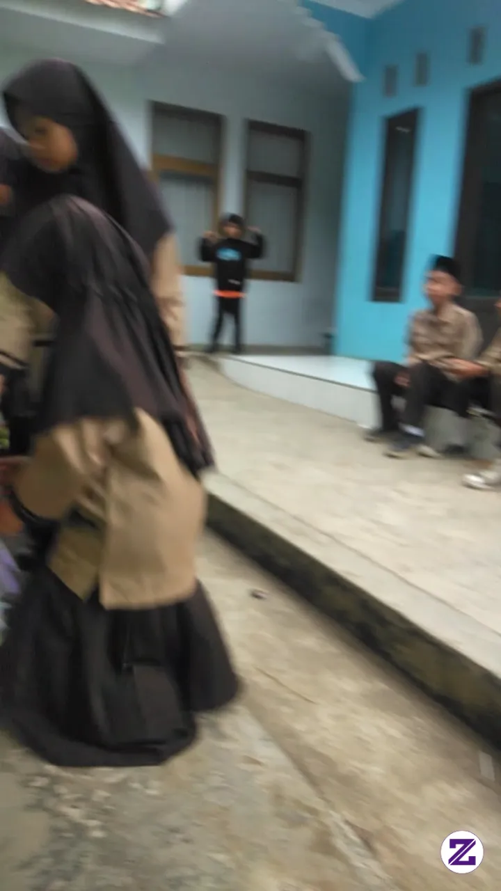 Cuplikan video Jajanan Abang-abang Di Depan Sekolah Selalu Jadi Incaran Paling Seru! Ada Yang kategori Umum dipublikasikan oleh Erik Nugreena di Zoyalink