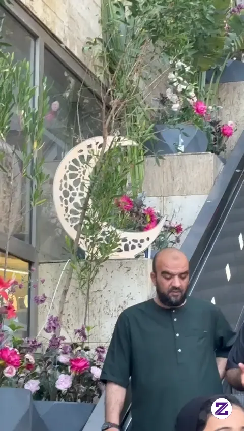 Apa Sih Istimewanya Escalator Ini Kok Smua Artis Yg Umroh Posting Ini? Ikutan