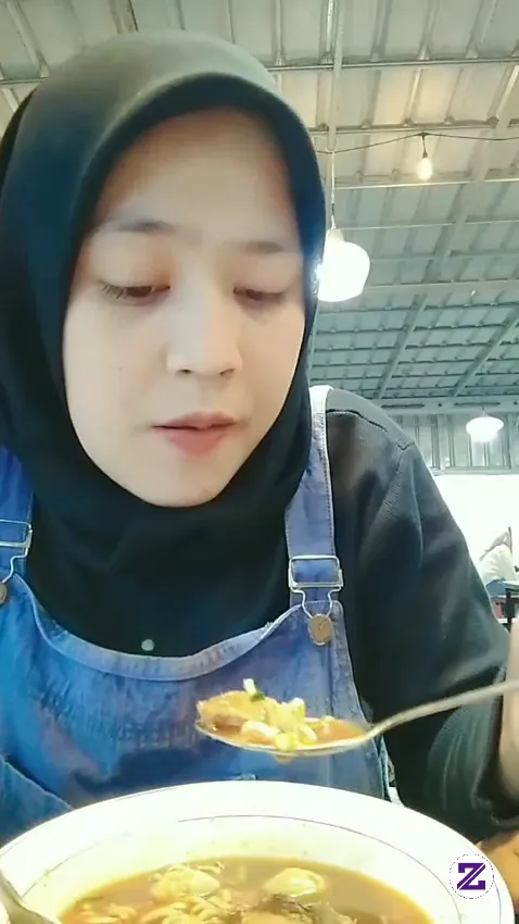 Cuaca Hujan Kayak Gini Enaknya Makan Bakso Hehe