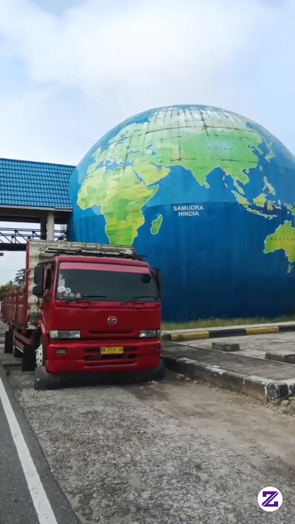 Baret Merah Truck
