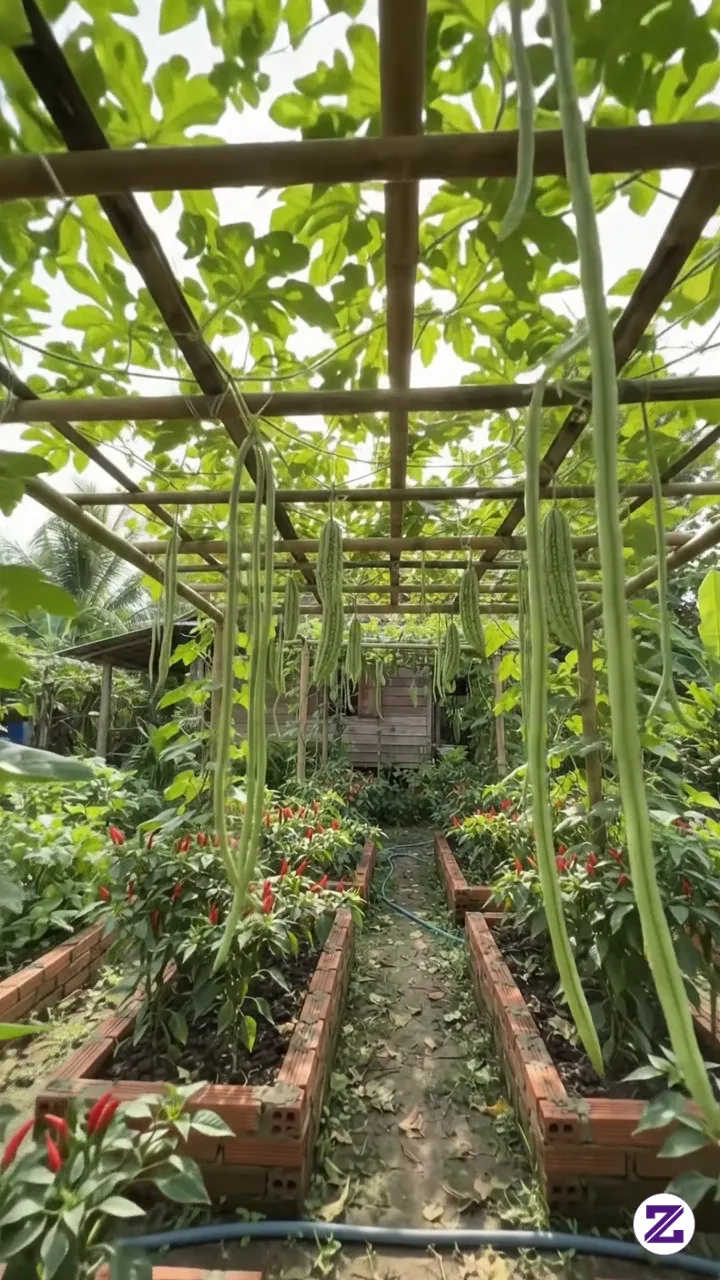 LORONG SURGA DI BELAKANG RUMAH! Para Tetangga Kirain Taman Bunga, Pas Masuk