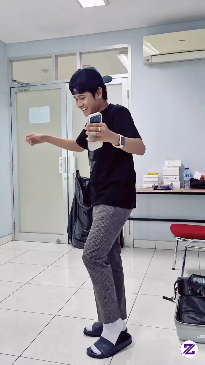 Di Aplikasi Zoyalink Ada Fans Valen DA7 Gak..klau Ada Komentar Iya