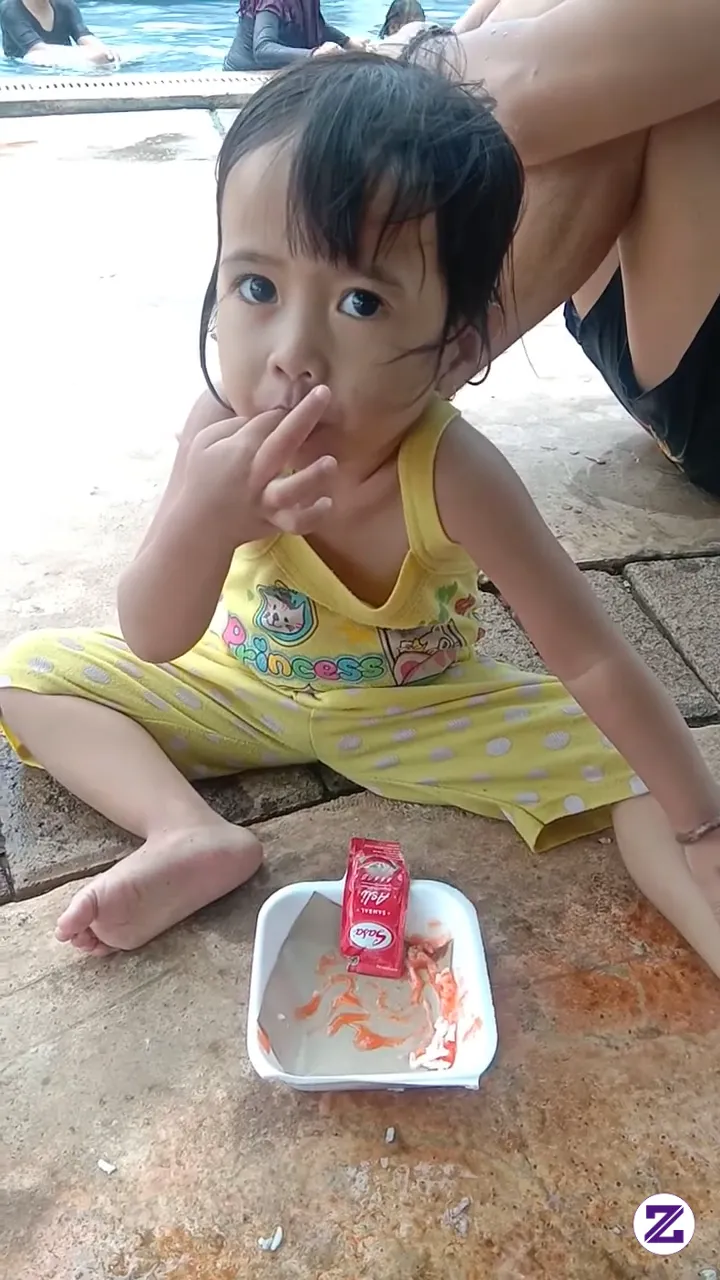 Anak Bayik Yang Doyan Pedes, Saos Sambal Dia Cocolin Donk