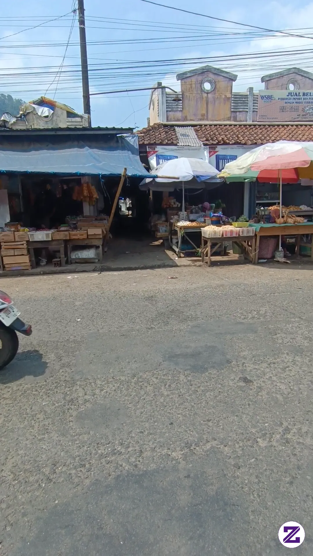 Bukan Hari Pasaran Kalibening Tetap Ramai Pedagang