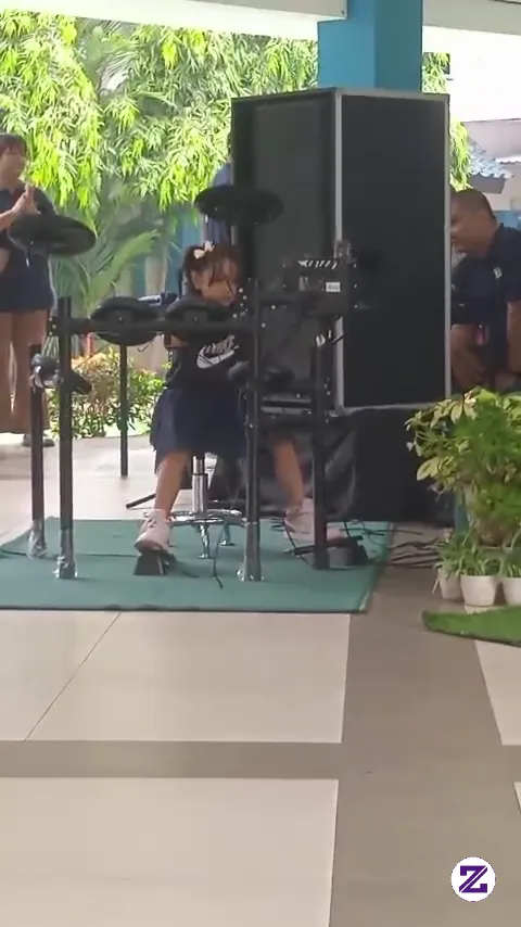 Anak SD Unjuk Bakat Drum
