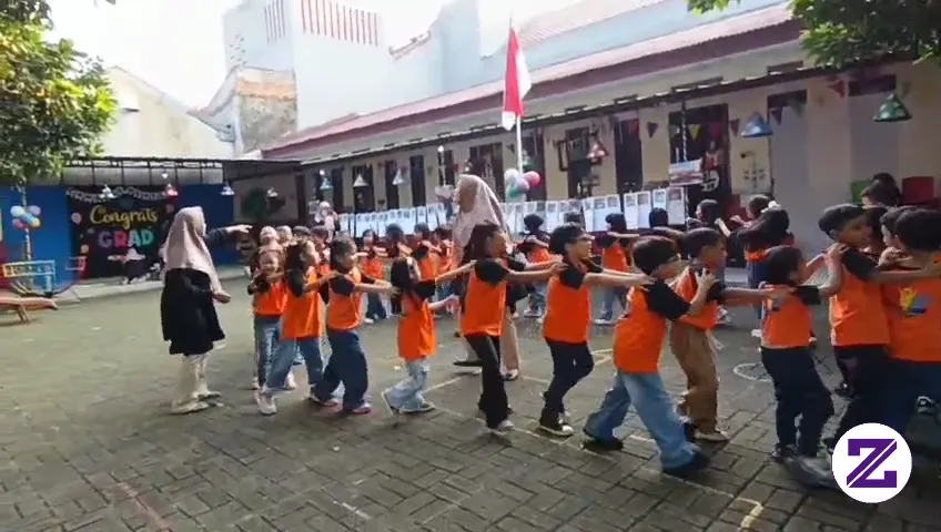 Dulu Yang Masih Kecil Suka Main Ginian Cuung .. 😂
