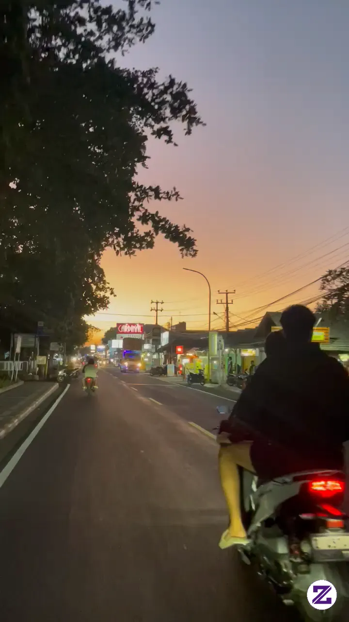Cuplikan video Jalan Jalan Di Sore Hari Menjelang Malam kategori Umum dipublikasikan oleh Mas Toni di Zoyalink