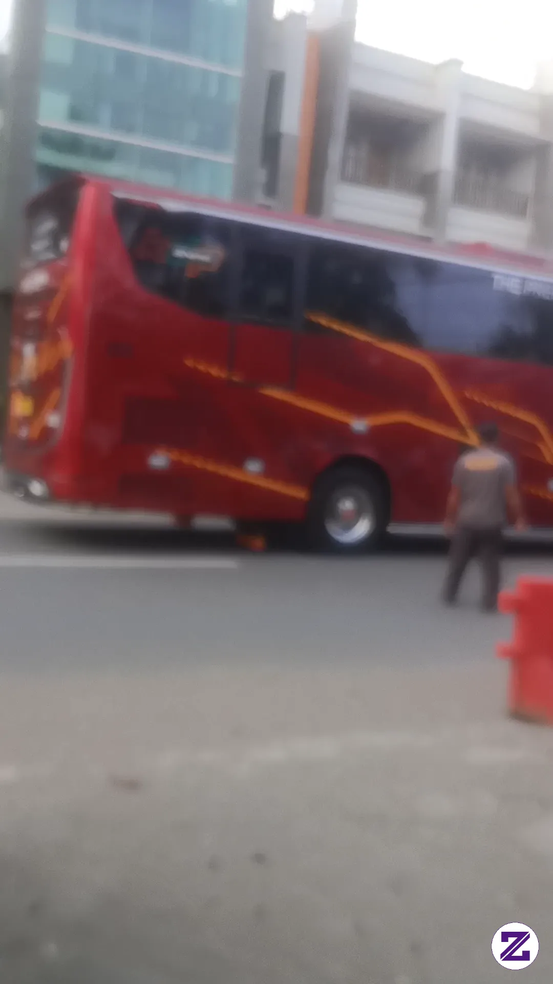 Bus Pariwisata Di Pantai Pangandaran Jawa Barat