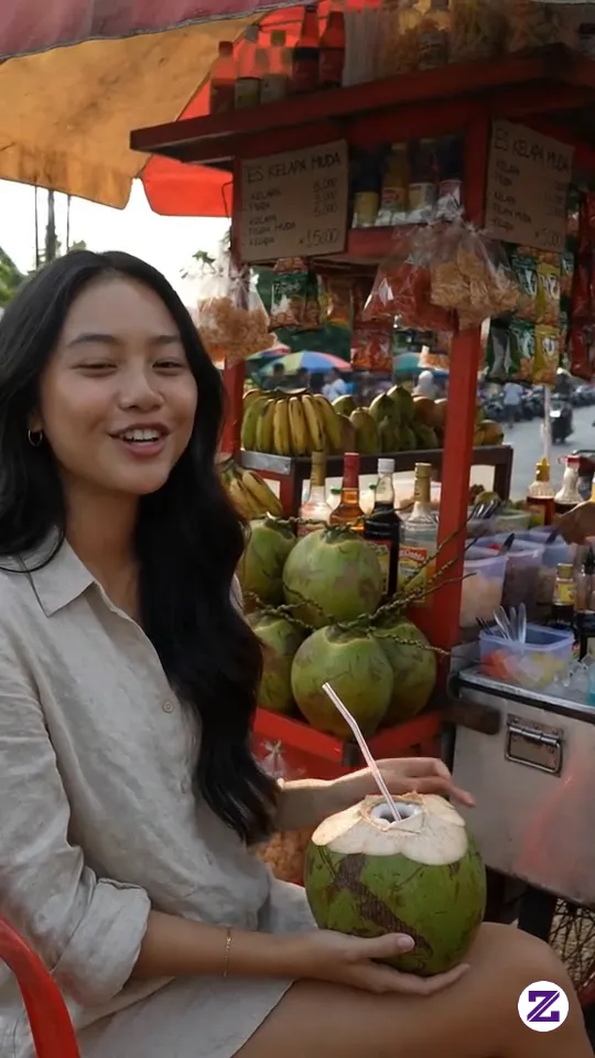Cuaca Siang Gini Paling Pas Jajan Es Kelapa Muda 🥥✨ Kelapanya Seger Banget,