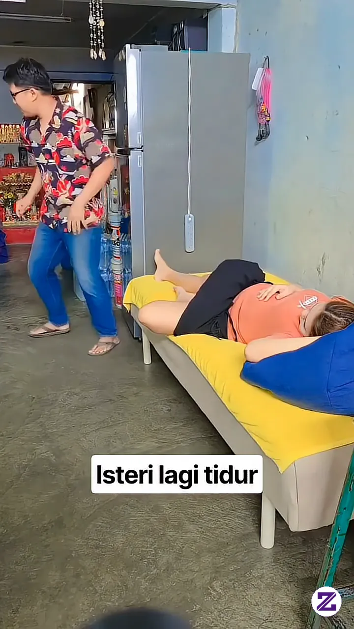 Istri Sedang Tidur Di Ganggu Suami Karena Lupa Pake Dalaman