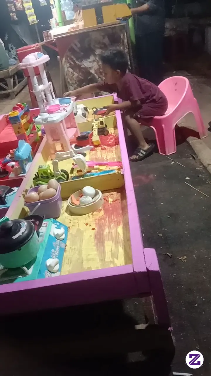 Anak Ku Sedang Bermain