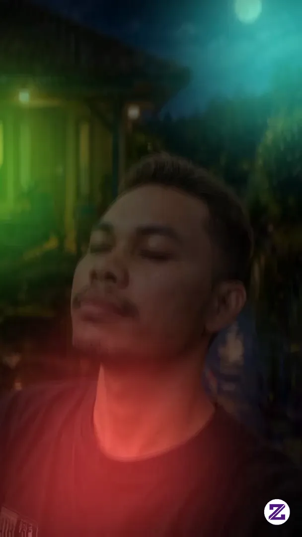 Lagi Menikmati Suasana Di Malam Hari