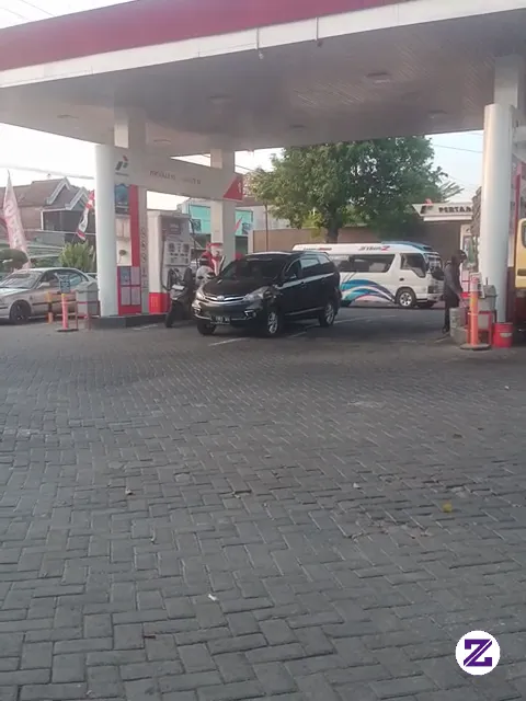 Sebuah Penantian Di Area Pom Bensin Yg Melelahkan