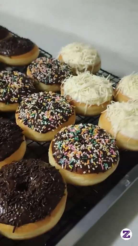 Donat Kentang, Toping Keju Dan MESIS Manis Legit Emphuk.