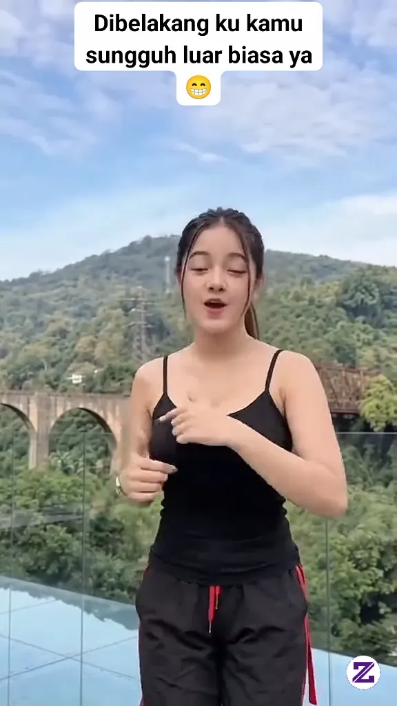 Dibelakang Ku, Kamu Sungguh Luar Biasa.