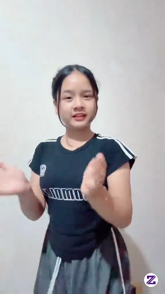 Ikuti Yang Sedang Trend Aja Haha😭